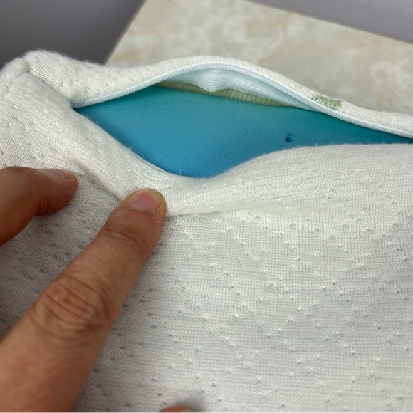 Pillow Thotic - The Positioner For Side Sleepers - Picture 9 of 10